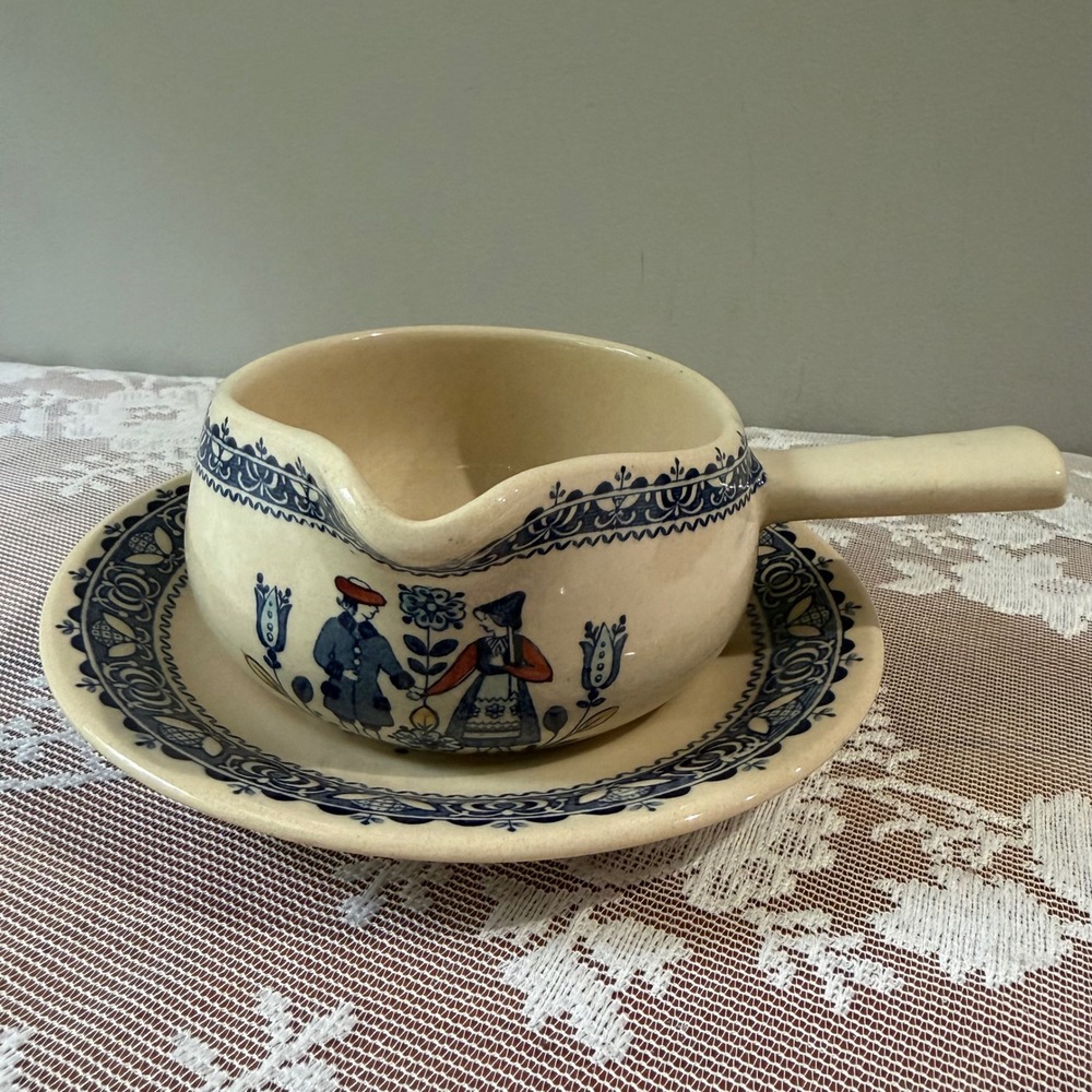 Johnson Bros Gravy Boat Underplate Hearts & Flowers Old Granite Cream Blue Good